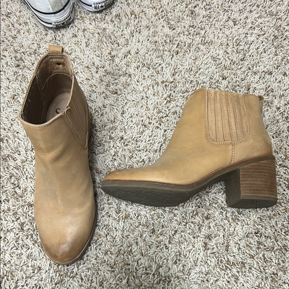 Women's Tan Ankle Boots - Picture 1 of 3